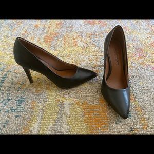 Christian Siriano black pumps, size 7W
